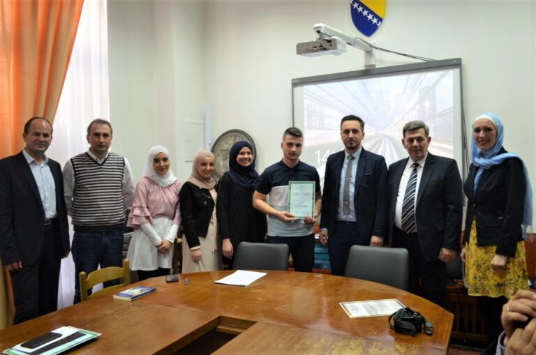 Učenici drugog razreda Gazi Husrev-begove medrese po drugi put osvojili prvo mjesto na takmičenju iz nastavnih predmeta Historija i Povijest islama