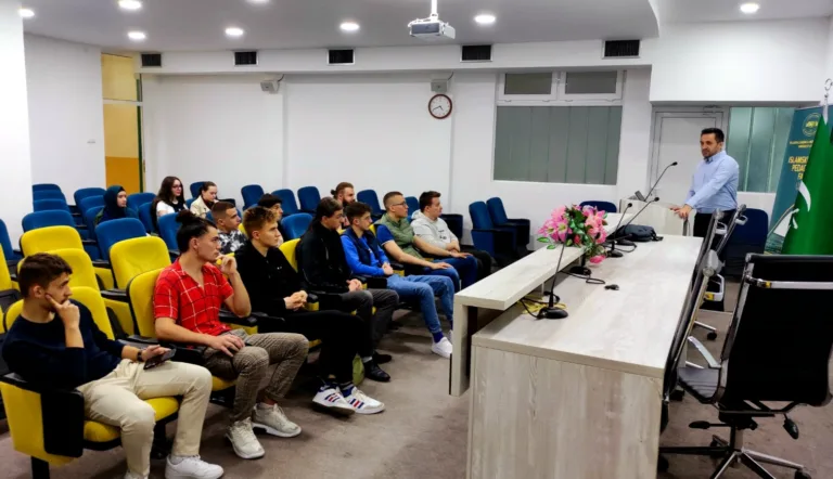 Kurs islama u Bihaću: Predavanje za srednjoškolce o temi vjerovanja u Božije poslanike