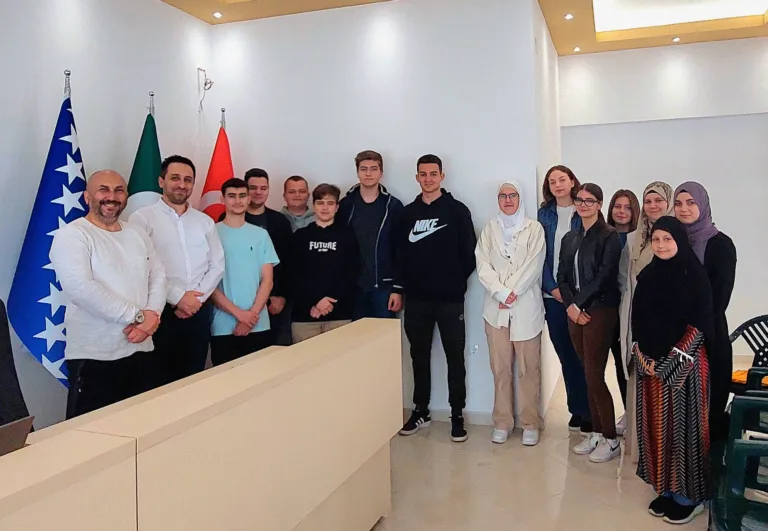 Kurs islama u Sanskom Mostu: Predavanje za srednjoškolce o temi vjerovanja u Božije poslanike